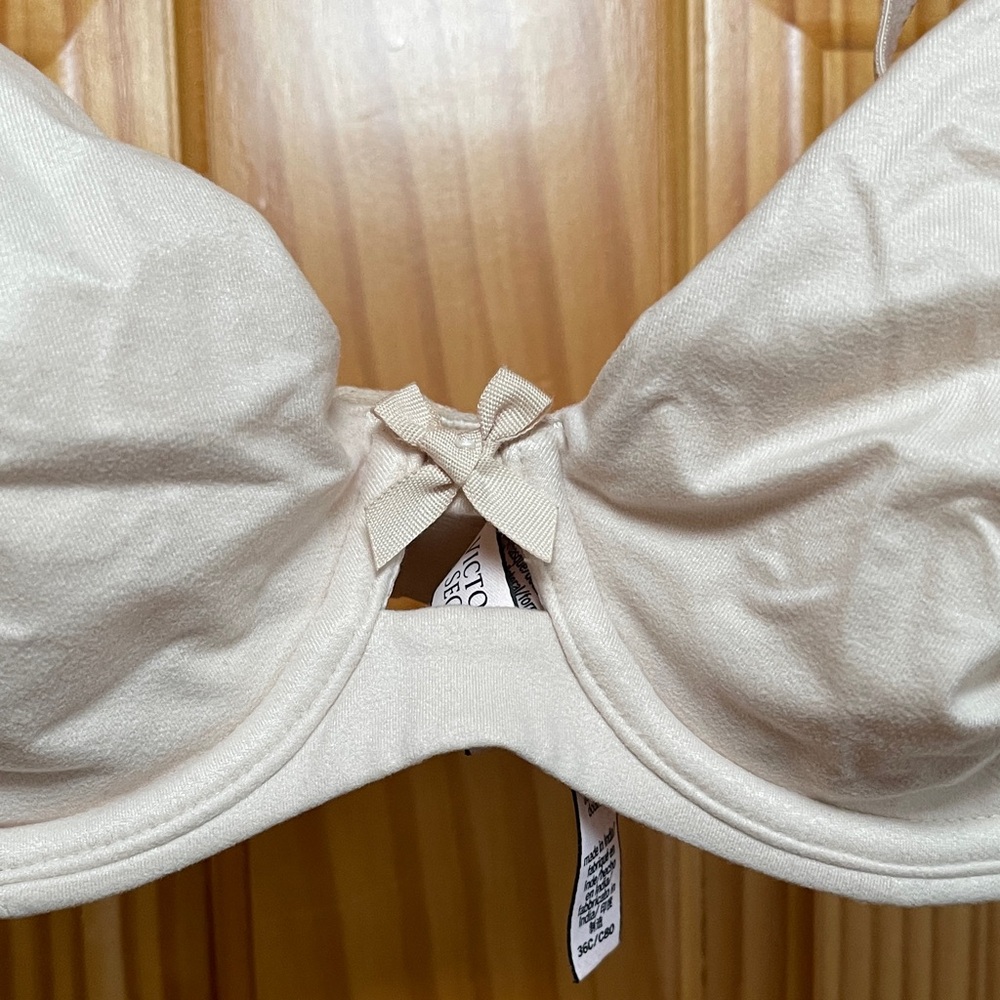 Victoria Secret body by Victoria Cream Underwire Bra - Picture 2 of 12